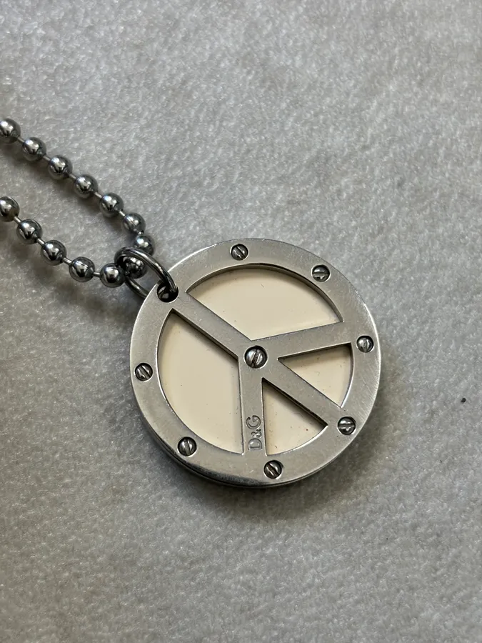 2000s Dolce & Gabbana Silver Metal Peace Sign Necklace - Image 6