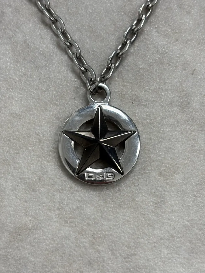 2000s Dolce & Gabbana Star Pendant Necklace - Image 6