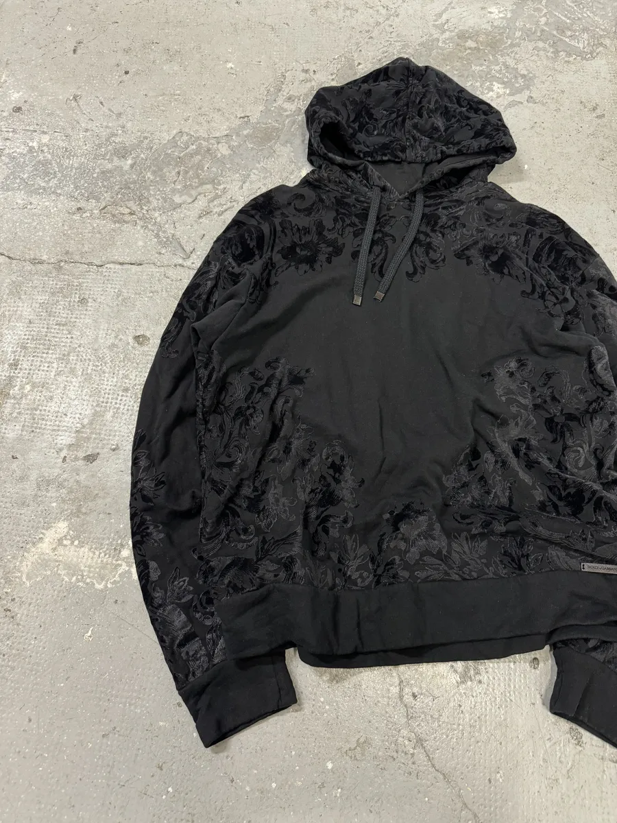 2000s Dolce & Gabbana Tribal Dark Shadow Relief Hoodie - Image 9