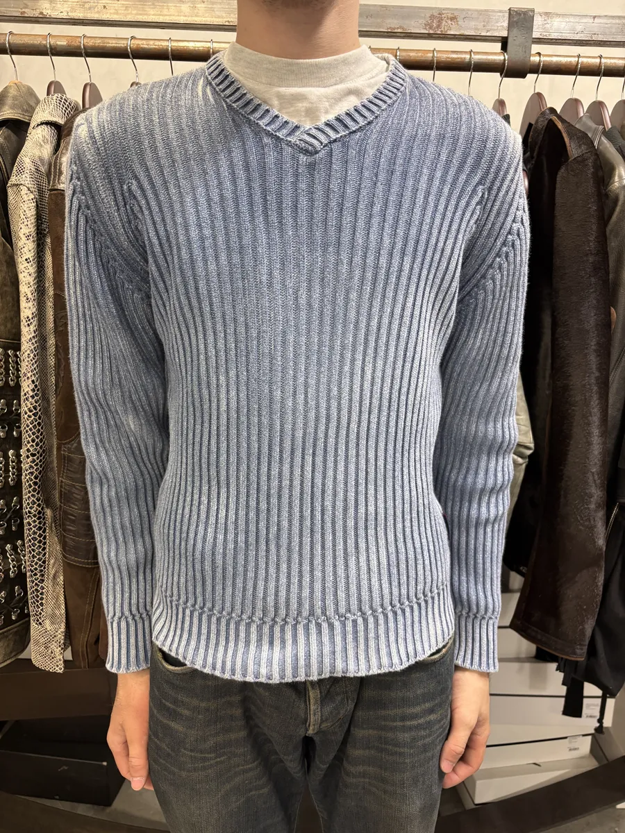 2000s Dolce & Gabbana V-Neck Blue Wool Sweater - Image 2
