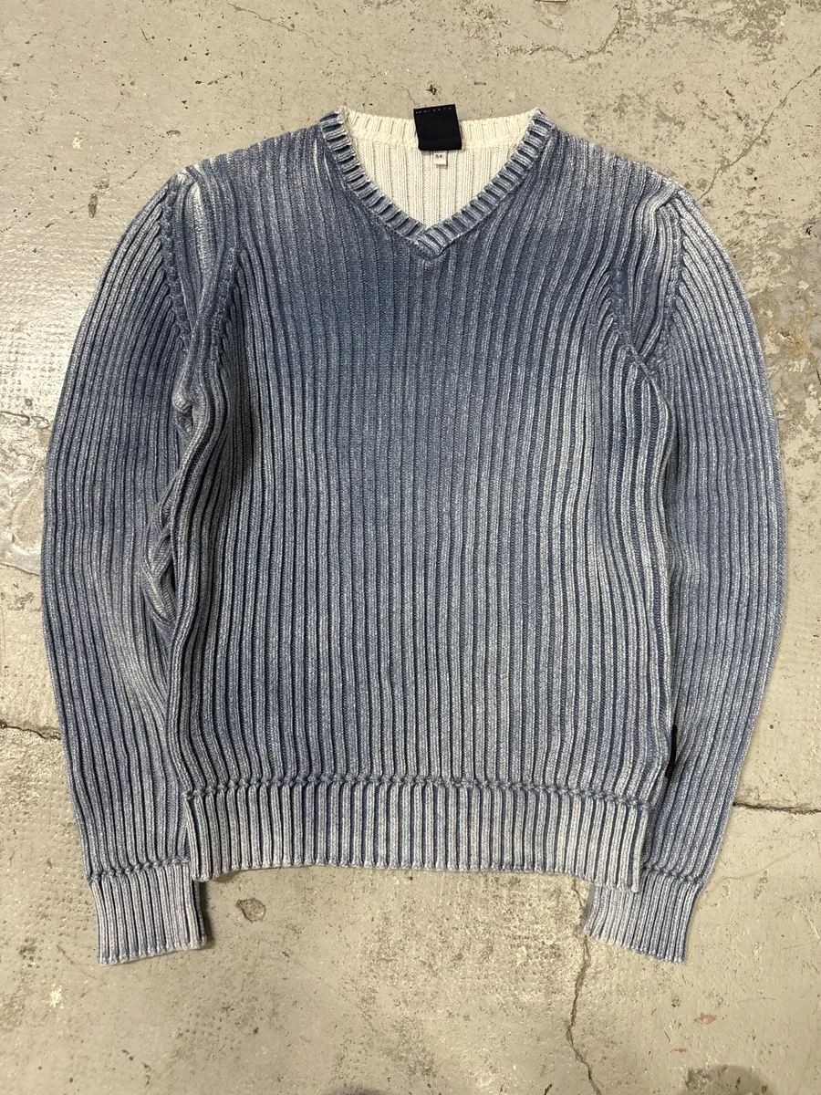 2000s Dolce & Gabbana V-Neck Blue Wool Sweater - Image 3