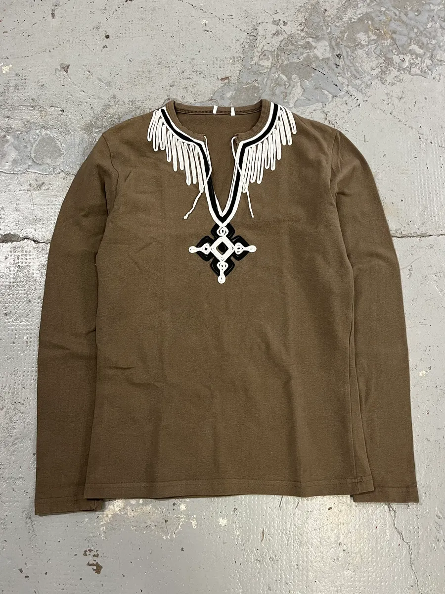 2000s Dolce & Gabbana V-Neck Cross Brown Longsleeves - Image 3