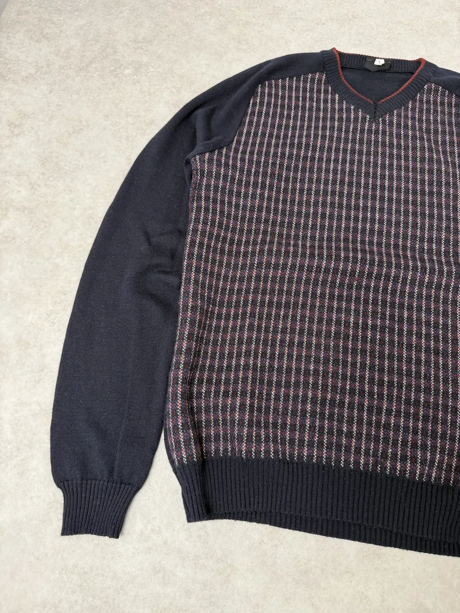 2000s Dolce & Gabbana V Neck Navy Wool Sweater - Image 9