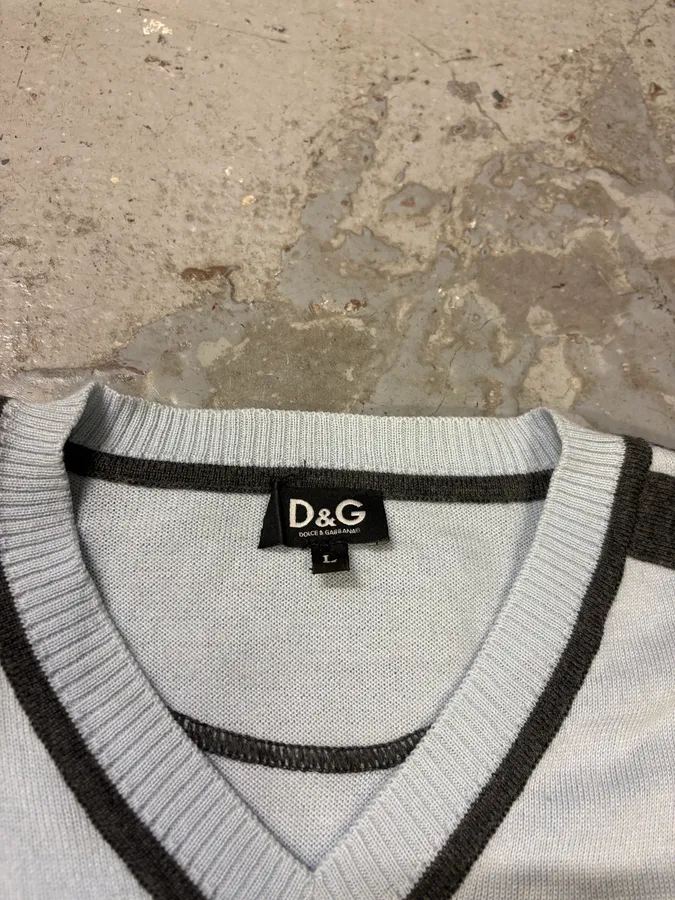 2000s Dolce & Gabbana V Neck Two Tone Sweater - Image 9