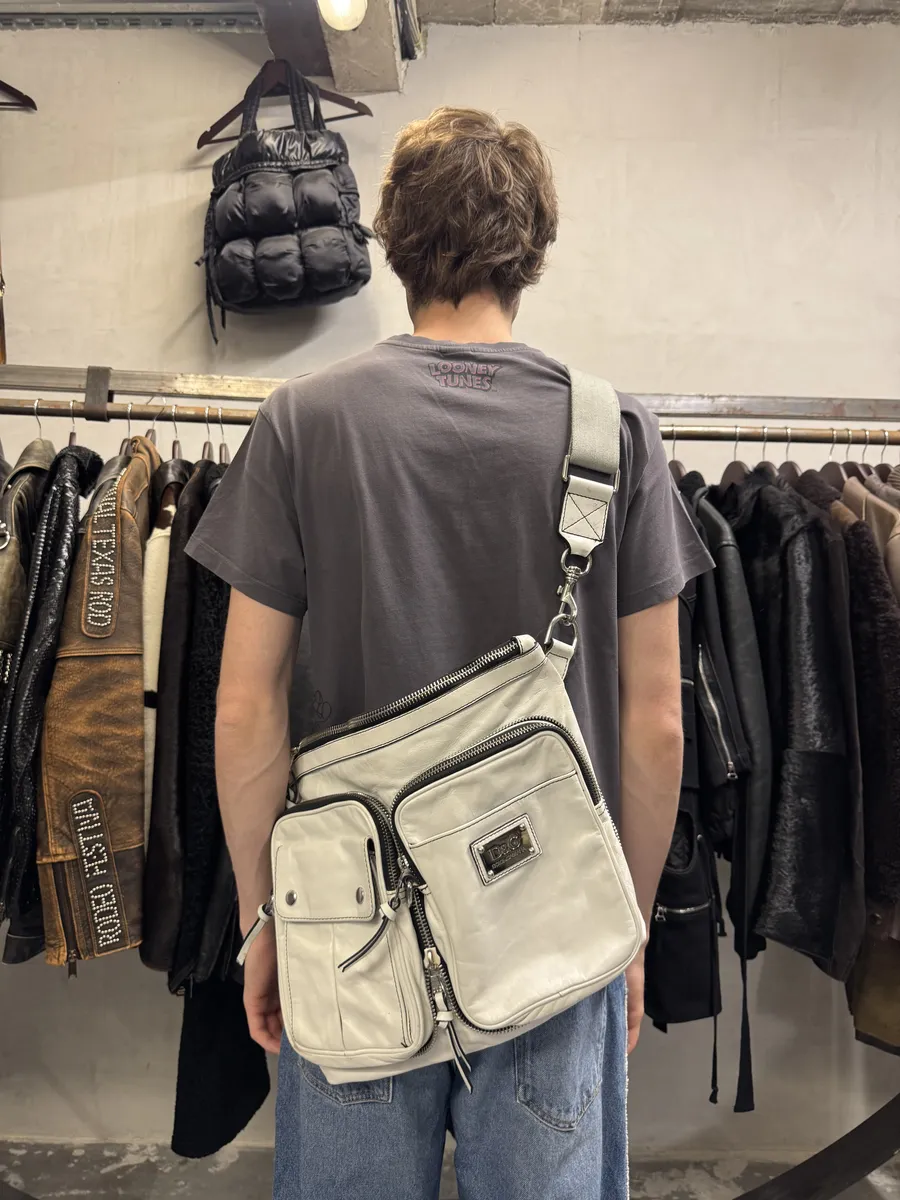 2000s Dolce & Gabbana White Leather Shoulder Bag - Image 4