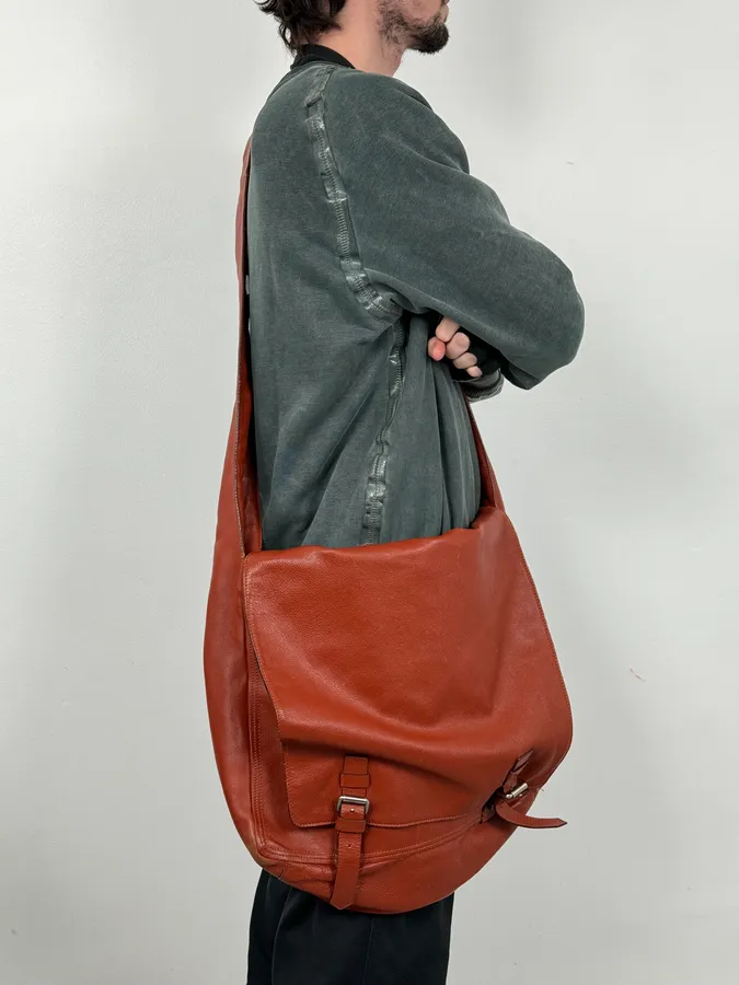 2000s Dries Van Noten Sample Red Leather Shoulder Bag - Image 4
