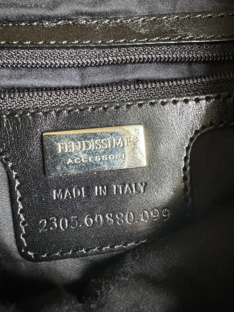 2000s Fendi Black Modern Shoulder Bag - Image 4