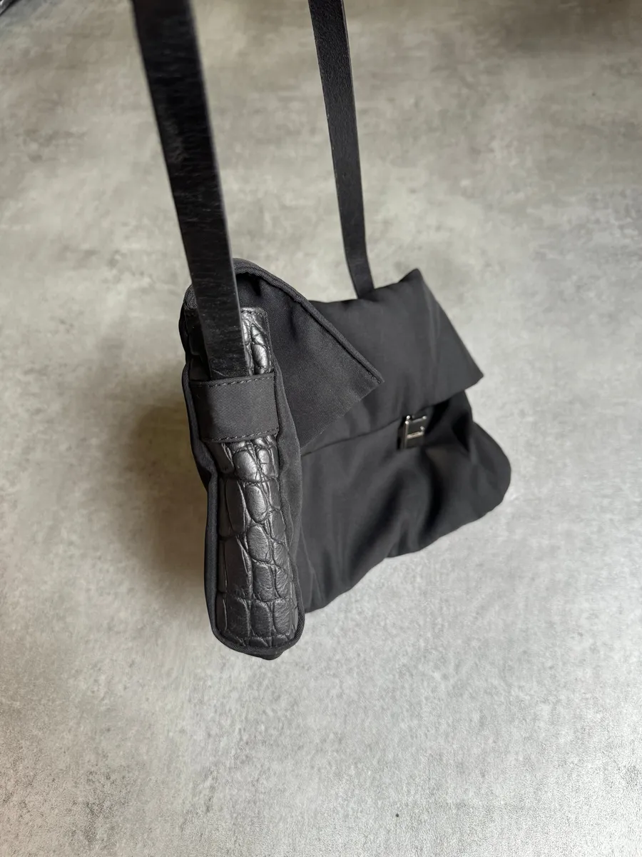 2000s Fendi Black Modern Shoulder Bag - Image 7