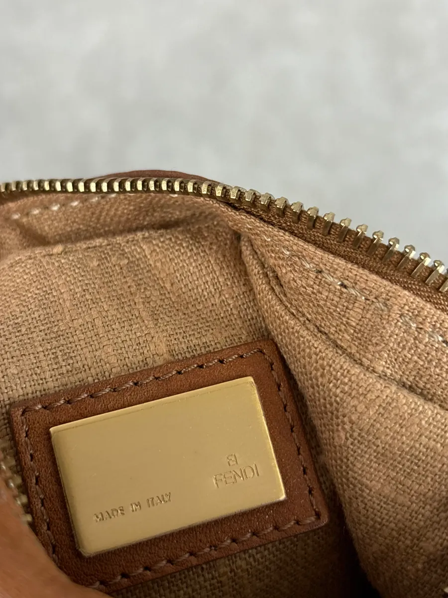 2000s Fendi Brown Leather Scalloped Detail Shoulder Bag - Image 11