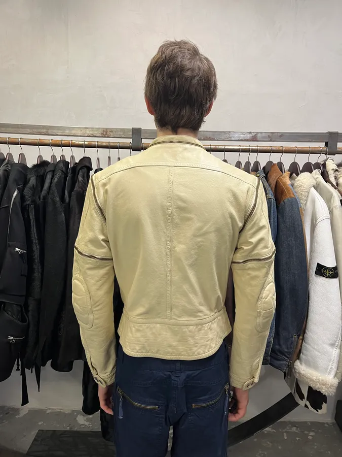 2000s Gianfranco Ferré Beige Biker Leather Jacket with Detachable Arm Zips - Image 3