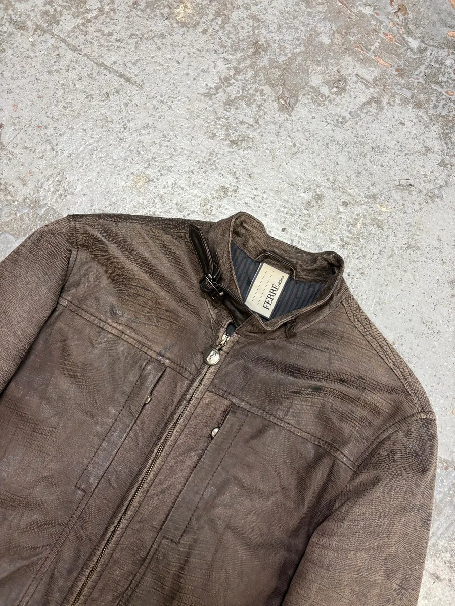 2000s Gianfranco Ferré Biker Textured Brown Leather Jacket - Image 4