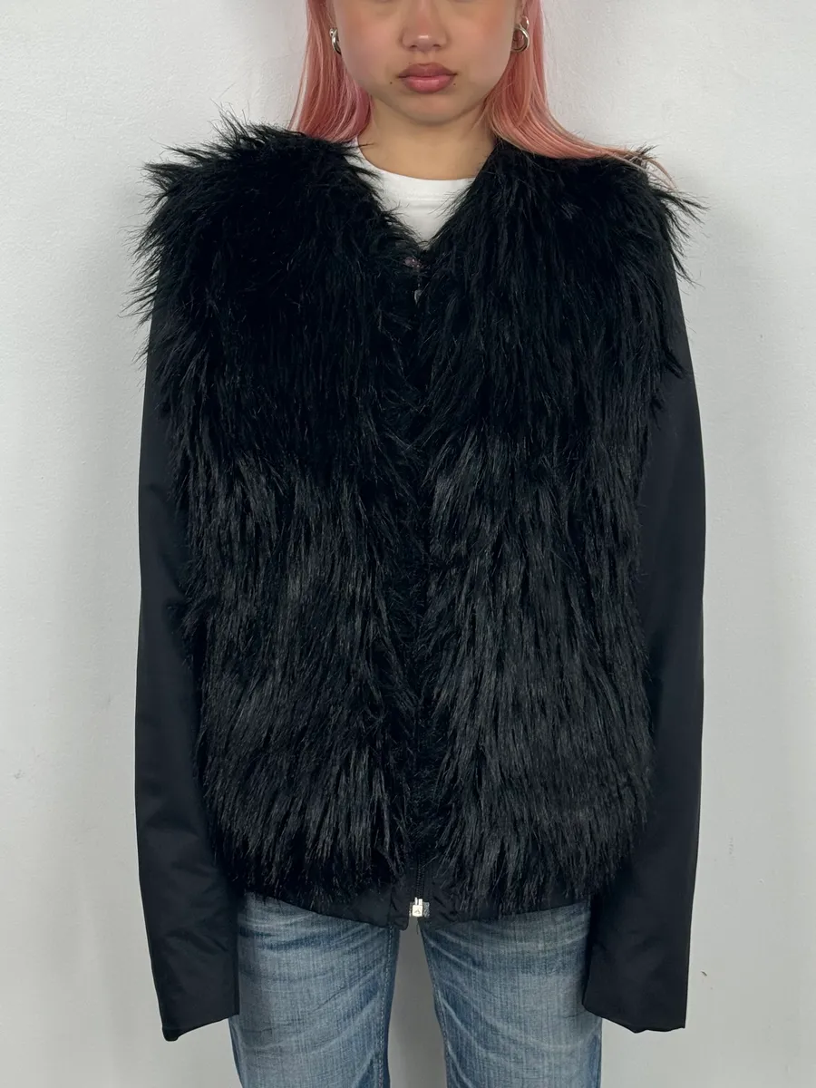 2000s Gianfranco Ferre Black Nylon Detachable Sleeves Jacket - Image 2