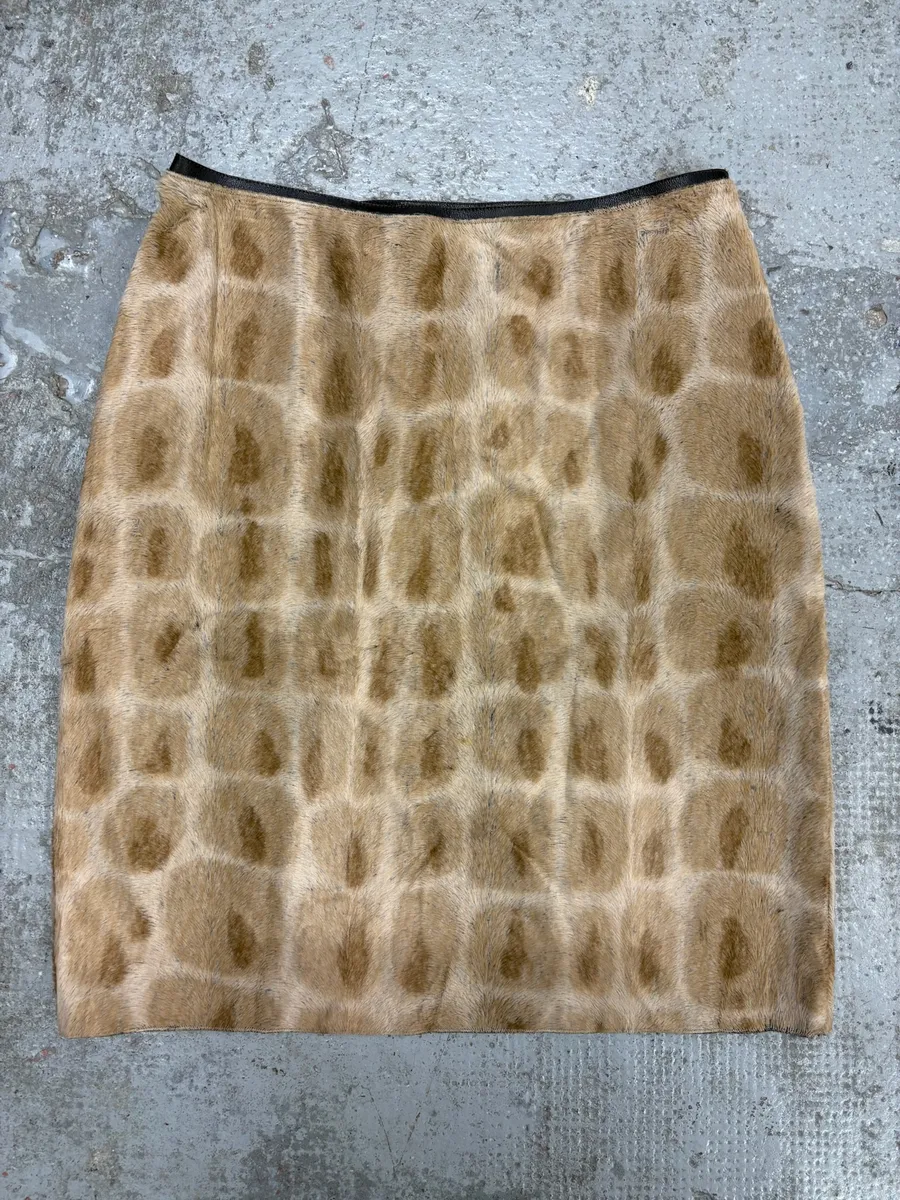 2000s Gianfranco Ferré Camel Fur Contemporary Skirt - Image 3