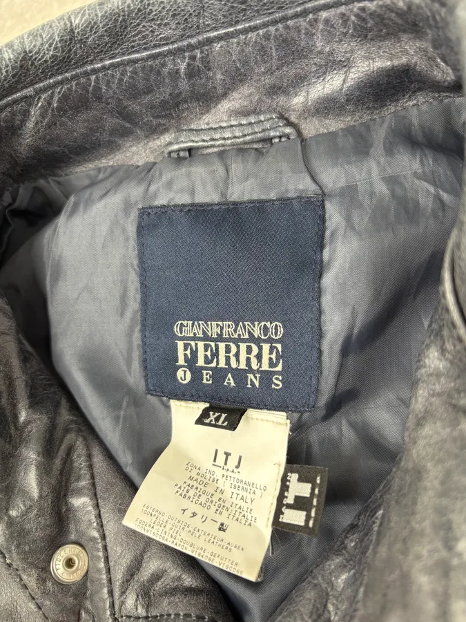 2000s Gianfranco Ferré Grey Leather Trucker Jacket - Image 9