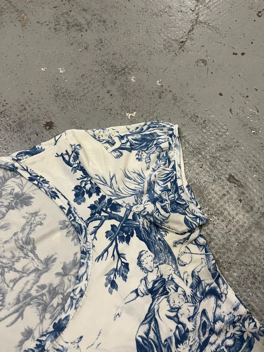 2000s Gianfranco Ferré White & Blue Medieval Painting T-Shirt - Image 4