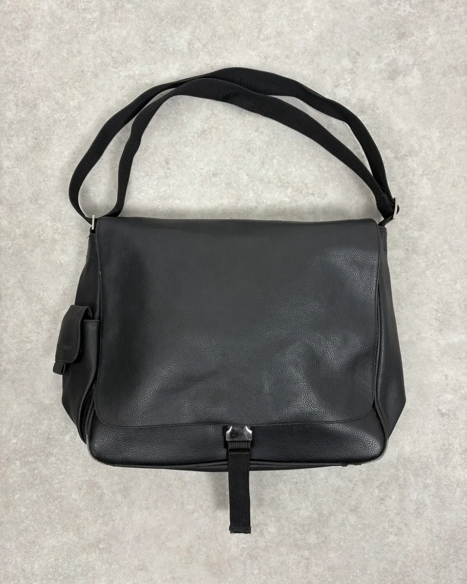 2000s Giorgio Armani Black Minimalist Leather Shoulder Bag - Image 3