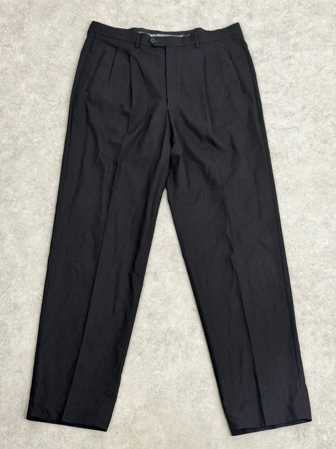 2000s Giorgio Armani Grey Wool Full Italian Suit Set - Image 10