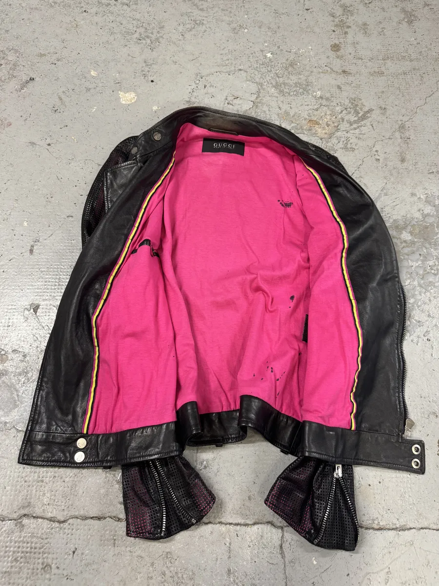 2000s Gucci Asymmetrical Perfored Biker Black & Pink Leather Jacket - Image 6