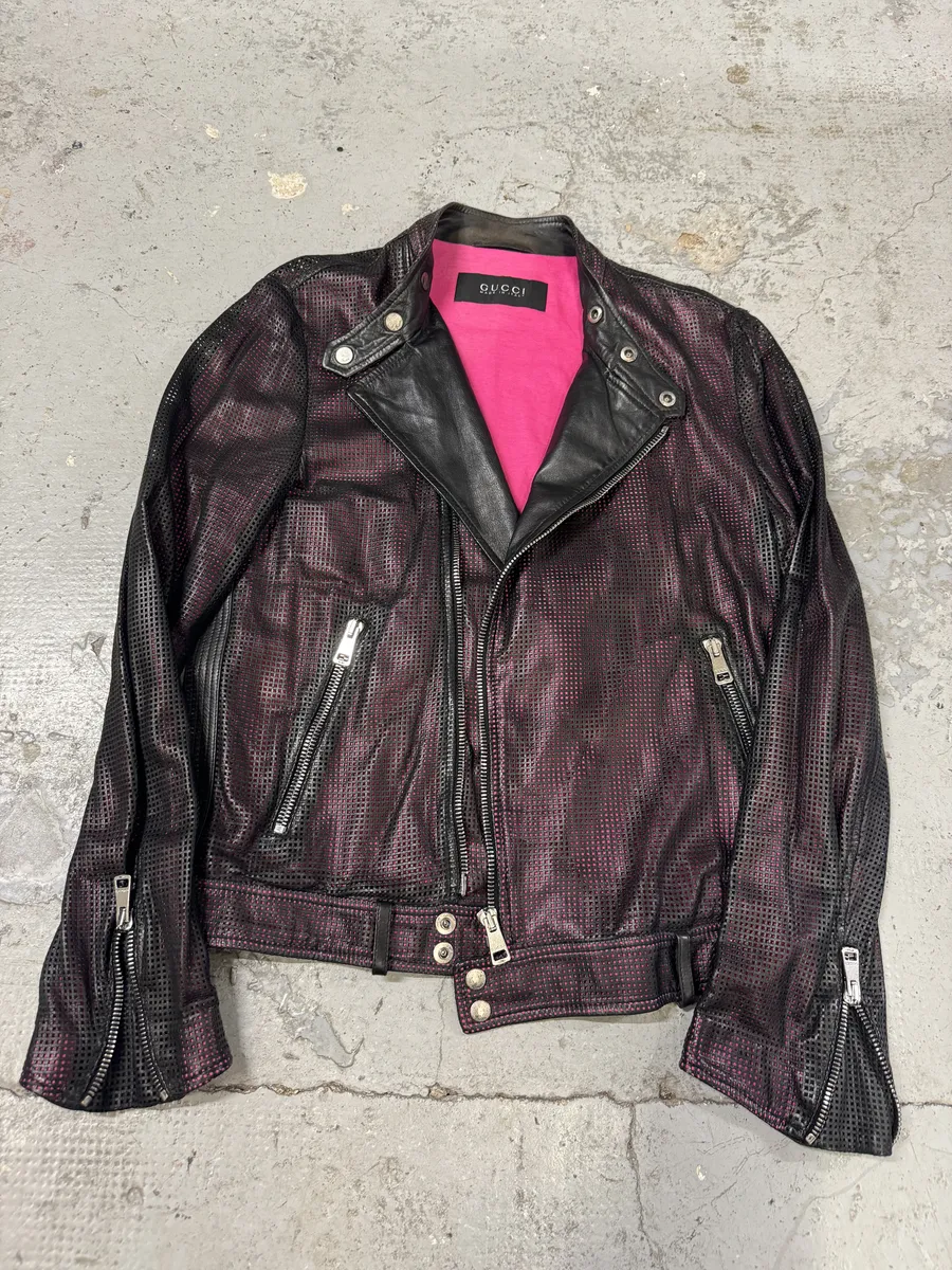 2000s Gucci Asymmetrical Perfored Biker Black & Pink Leather Jacket - Image 7