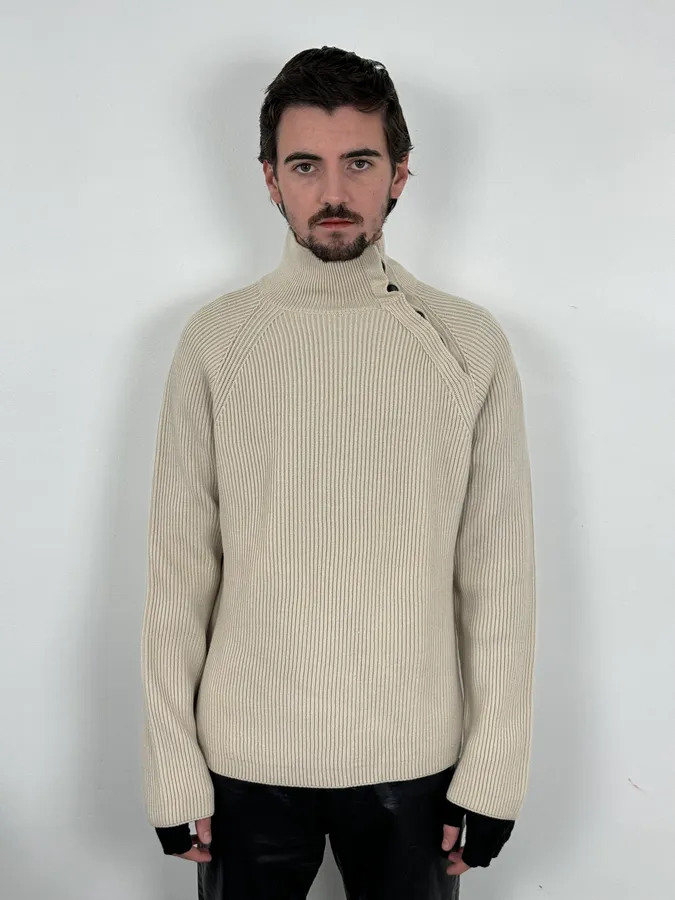 2000s Gucci Beige Buttoned Wool Sweater - Image 2