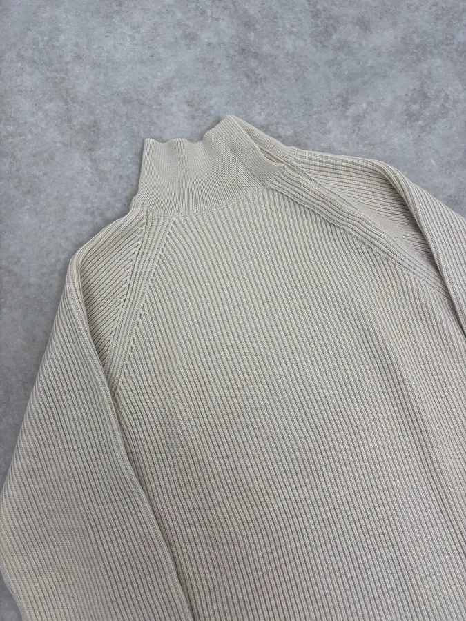 2000s Gucci Beige Buttoned Wool Sweater - Image 5