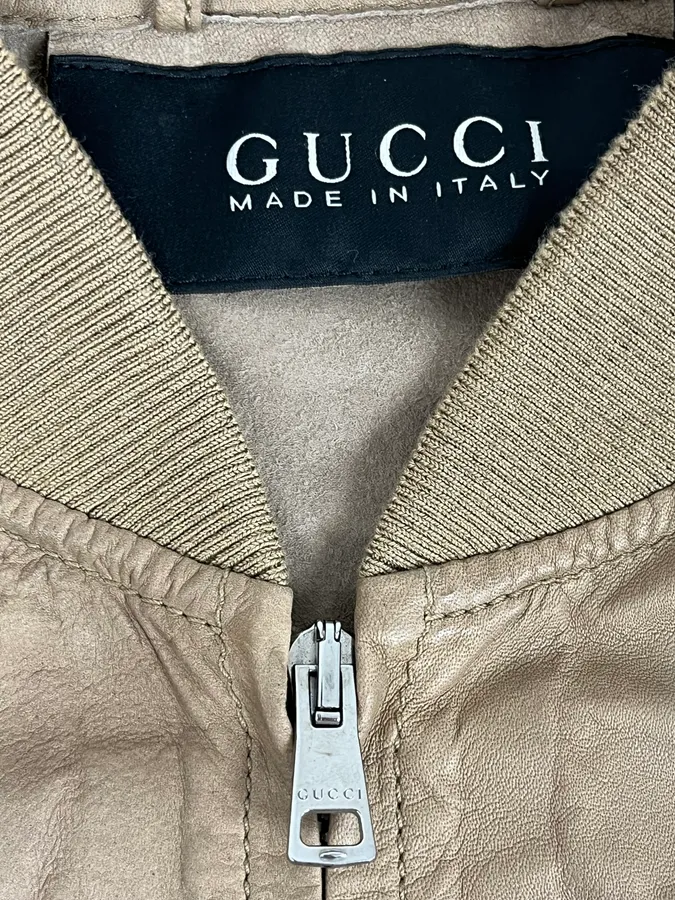 2000s Gucci Beige Leather Bomber Jacket - Image 10