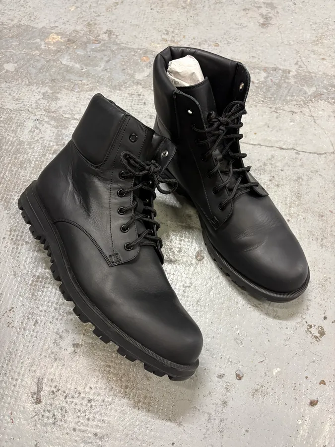 2000s Gucci Black Lace-Up Combat Leather Boots - Image 4