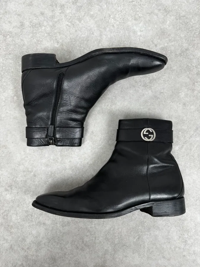 2000s Gucci Black Leather Minimalist Boots - Image 2