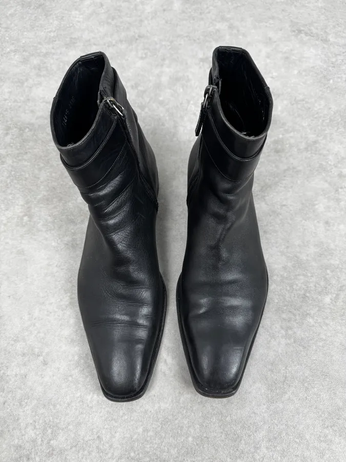 2000s Gucci Black Leather Minimalist Boots - Image 4