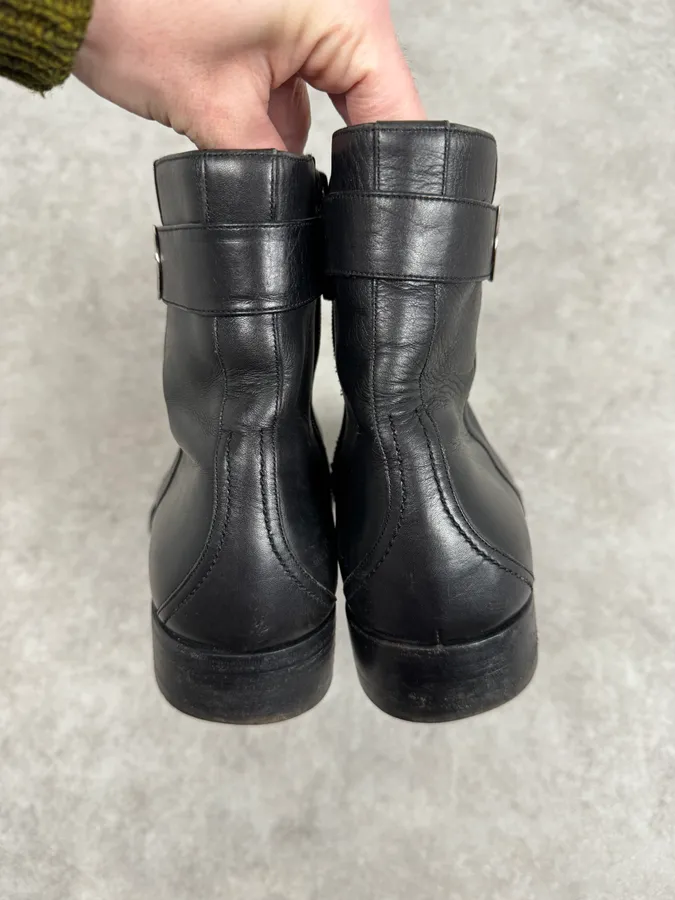 2000s Gucci Black Leather Minimalist Boots - Image 7