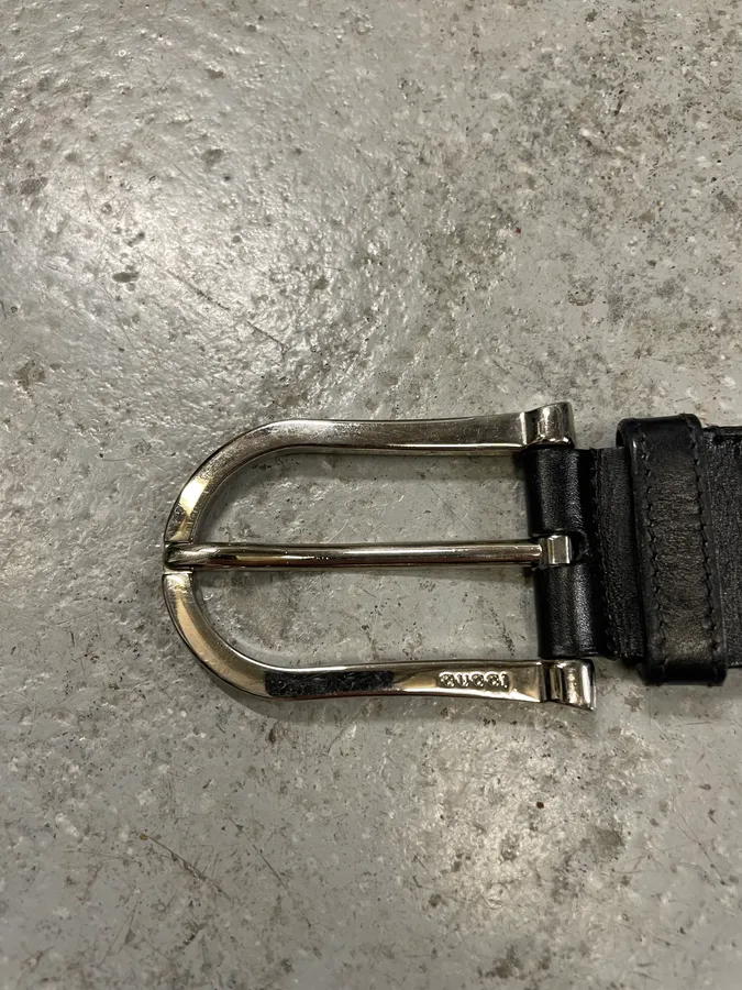 2000s Gucci Black Leather Minimalist G Belt - Image 7
