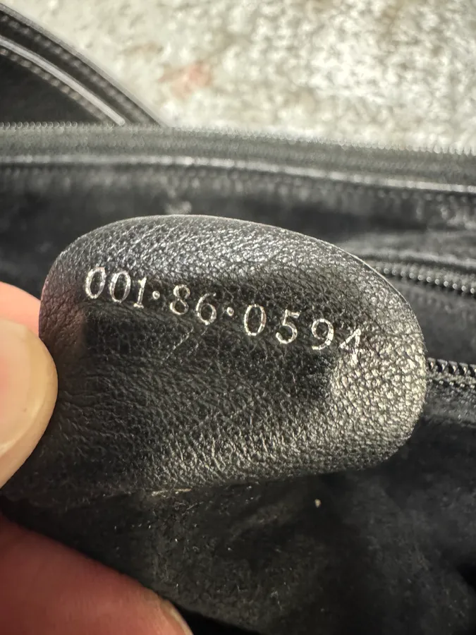2000s Gucci Black Leather Python Embossed Laces Bag - Image 6