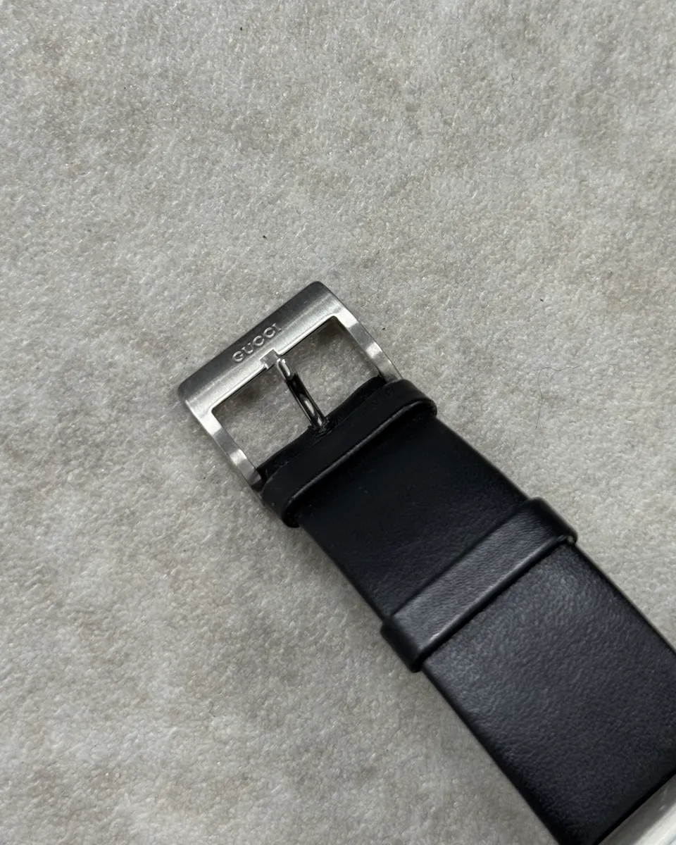 2000s Gucci Black Leather Stainless Steel Watch - Image 9