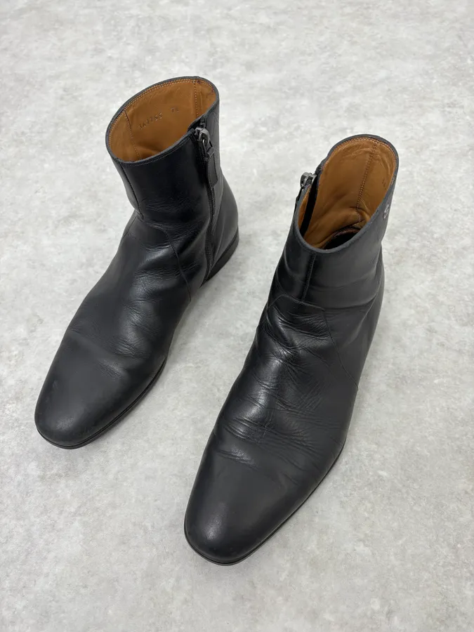 2000s Gucci Black Minimalist Leather Boots - Image 3