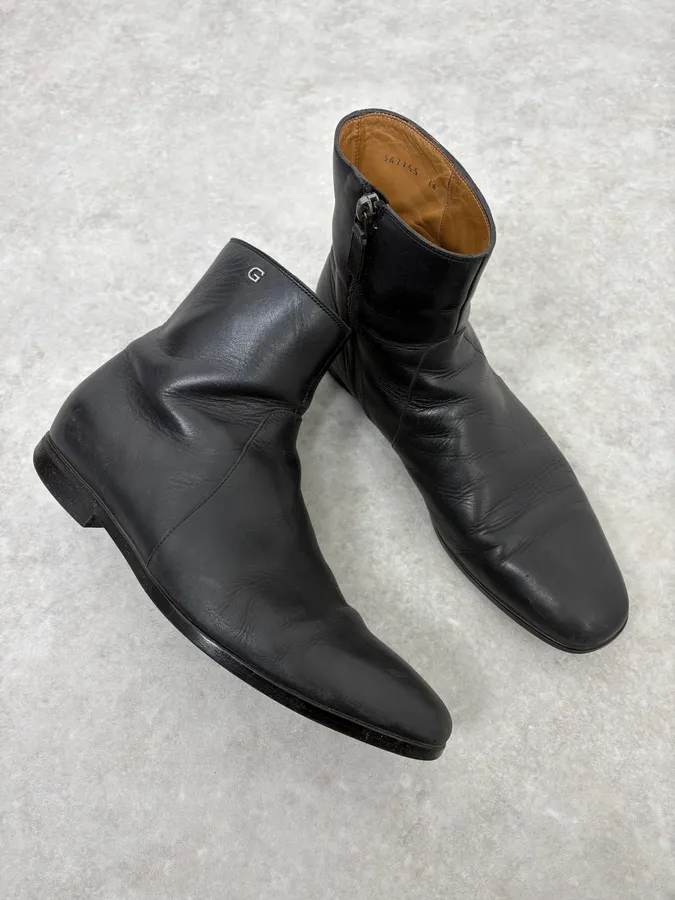 2000s Gucci Black Minimalist Leather Boots - Image 5