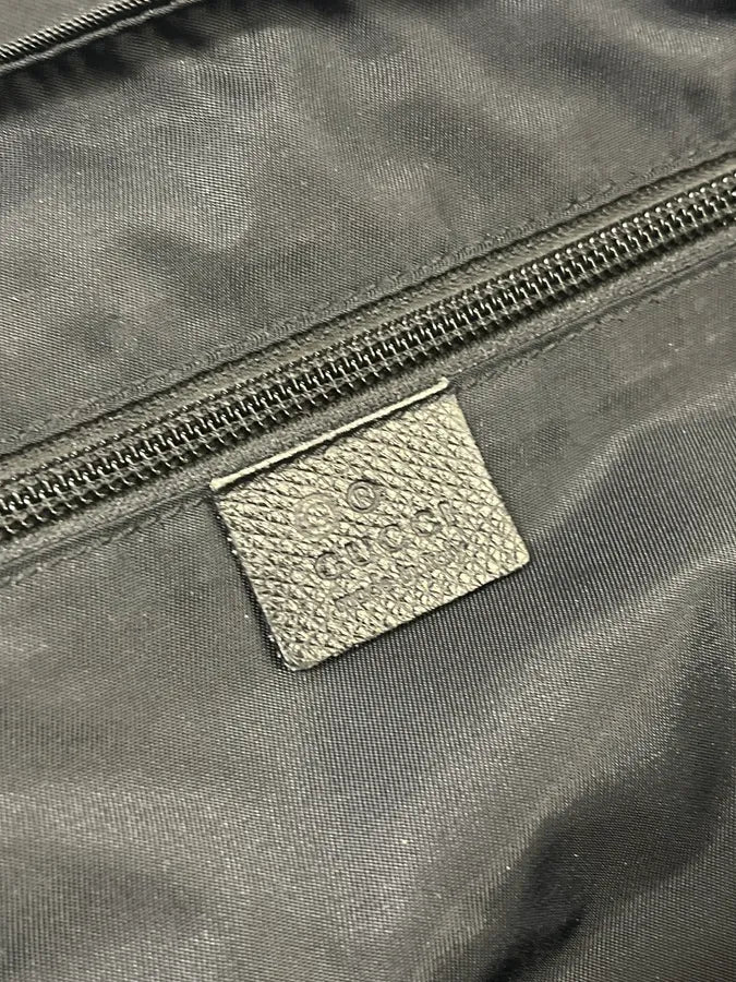 2000s Gucci Black Minimalist Messenger Shoulder Bag - Image 11