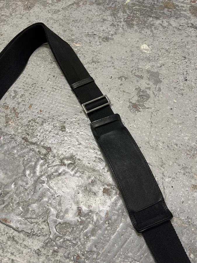 2000s Gucci Black Minimalist Messenger Shoulder Bag - Image 4