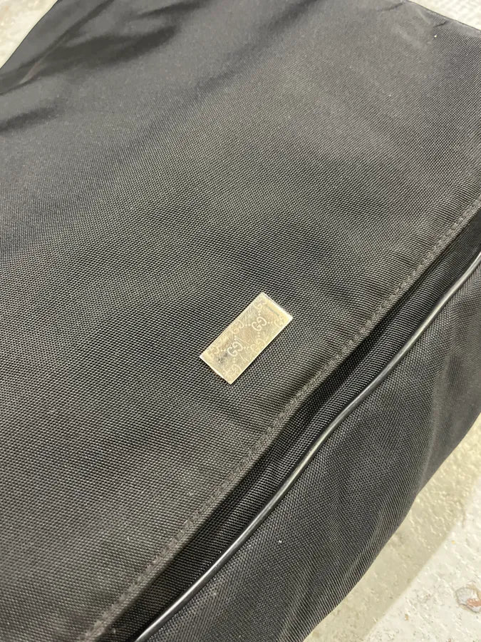 2000s Gucci Black Minimalist Messenger Shoulder Bag - Image 5