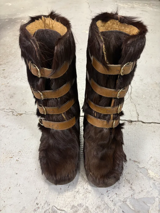 2000s Gucci Brown Fur Scratch Boots - Image 2