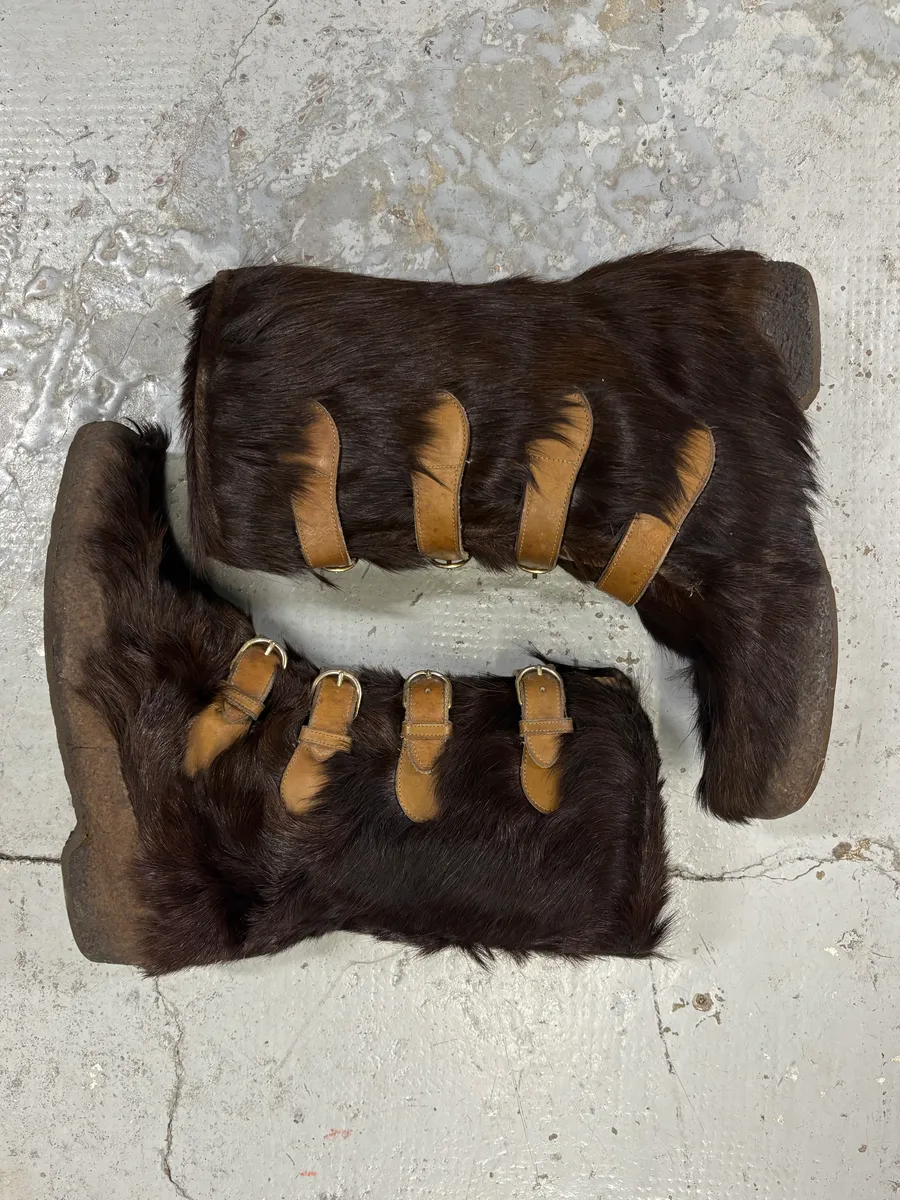 2000s Gucci Brown Fur Scratch Boots - Image 4