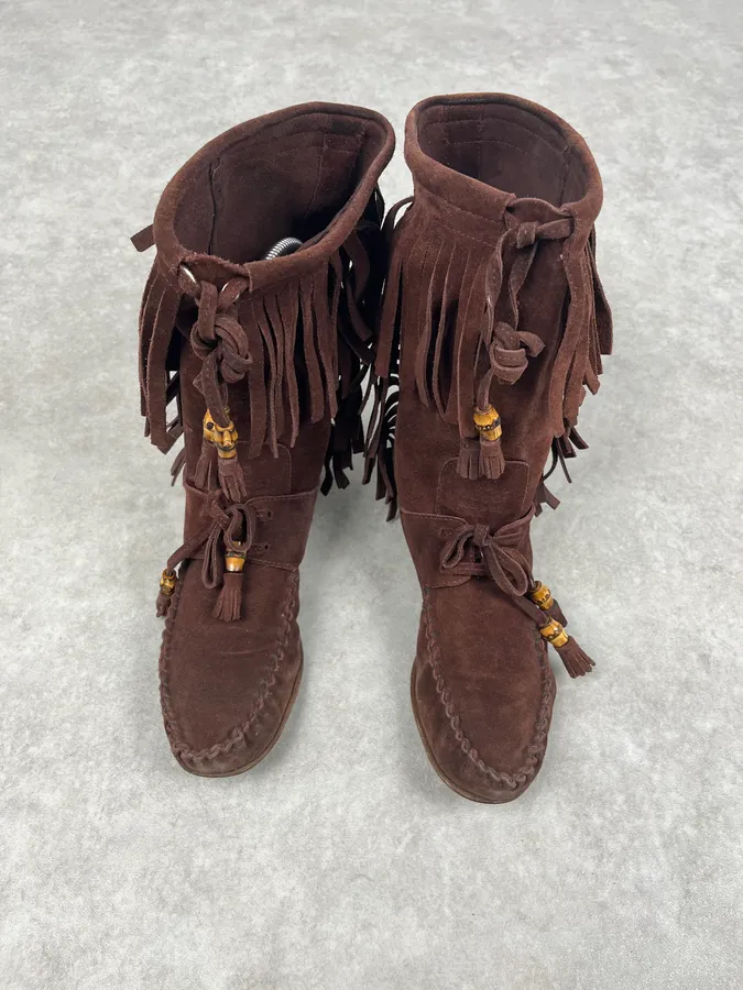2000s Gucci Brown Suede Fringe Boots by Frida Giannini - Image 2