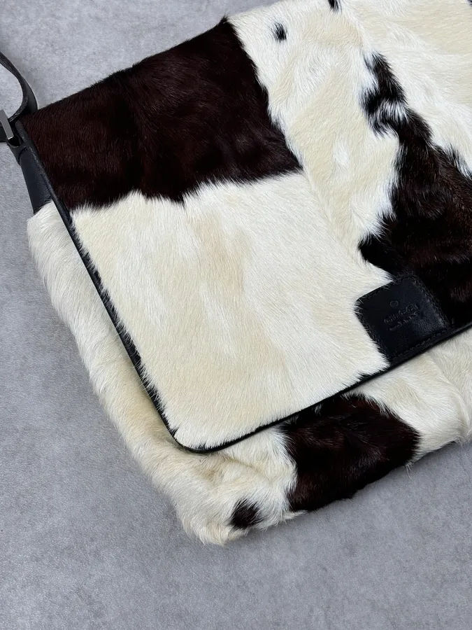 2000s Gucci Creamy Fur Cowhide Effect Shoulder Bag - Image 4
