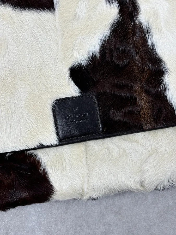 2000s Gucci Creamy Fur Cowhide Effect Shoulder Bag - Image 8