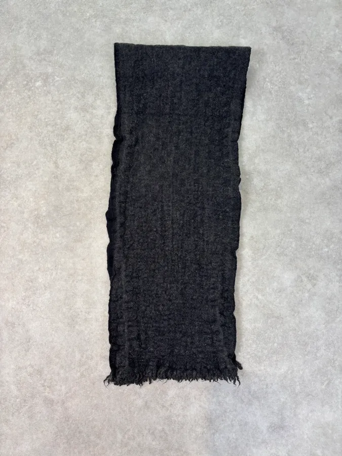 2000s Gucci Grey Wool Scarf - Image 6