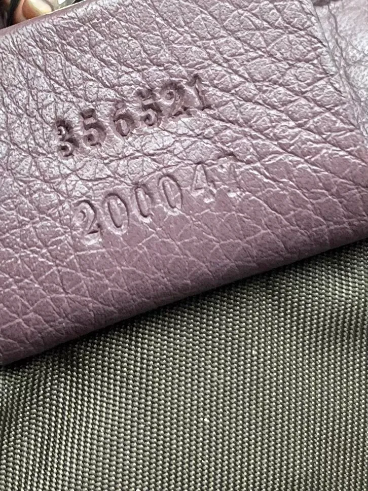 2000s Gucci Mauve Leather Messenger Bag by Frida Giannini - Image 10