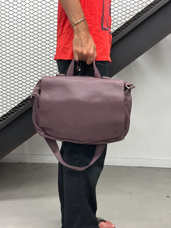 2000s Gucci Mauve Leather Messenger Bag by Frida Giannini - Image 2