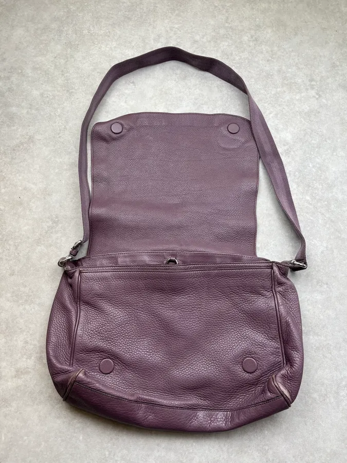 2000s Gucci Mauve Leather Messenger Bag by Frida Giannini - Image 5