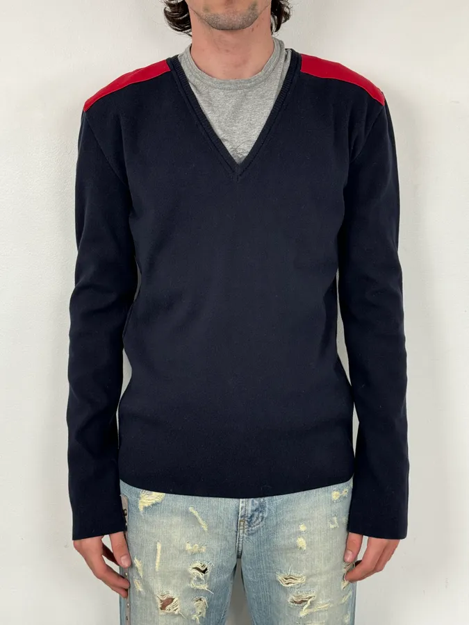 2000s Gucci Navy & Red V-Neck Sweater - Image 2