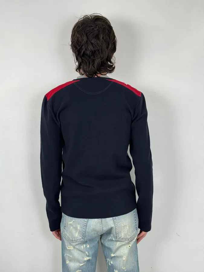 2000s Gucci Navy & Red V-Neck Sweater - Image 3