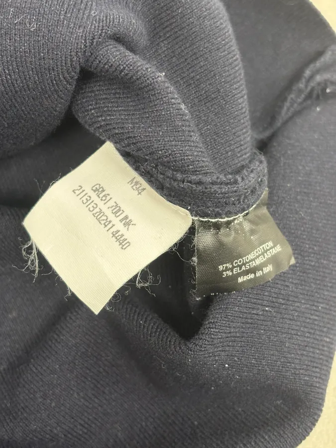 2000s Gucci Navy & Red V-Neck Sweater - Image 9